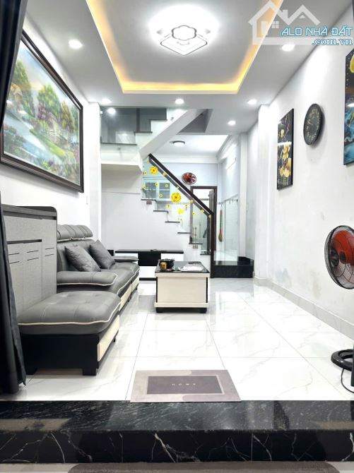 NHỈNH 6 TỶ NHÀ MỚI KENG, HXH, 3 TẦNG, NGUYỄN CẢNH CHÂN - TT QUẬN 1