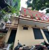 Cho thuê nhà ngõ xe ba gác tại HOÀNG HOA THÁM, Ba Đình. 15 triệu/tháng. Phù hợp ở hộ GĐ