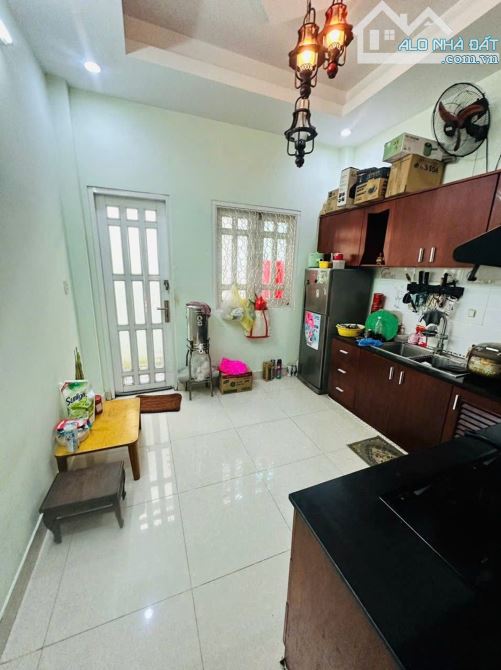 Cần bán căn biệt thự 3 tầng mặt tiền thạnh lộc 41