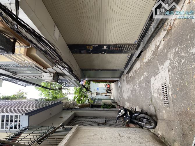Bán nhà phố Trương Định - Căn góc - 33m 5 tầng - Thang máy - 7.8 tỷ