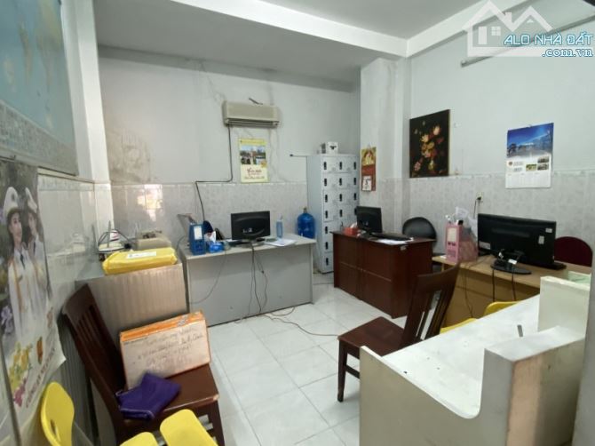Nhà 3 tầng HXH Gò Vấp gần 70m2 chỉ 9.x Tỷ.