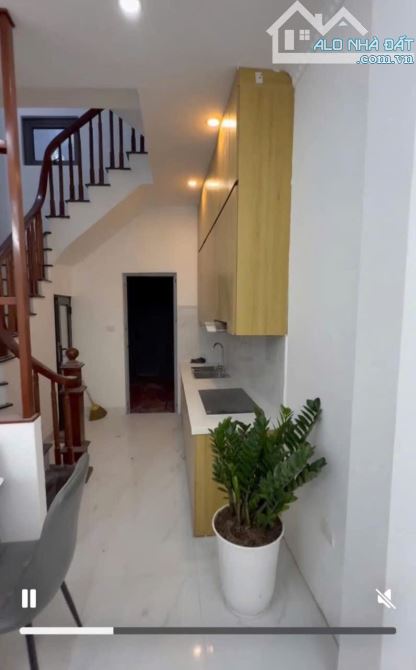 CHO THUÊ NHÀ CỰ KHỐI LONG BIÊN 8 TRIỆU 42m 5 TẦNG Ô TÔ, KD, ĐỦ NỘI THẤT, GẦN CẦU VĨNH TUY - 1