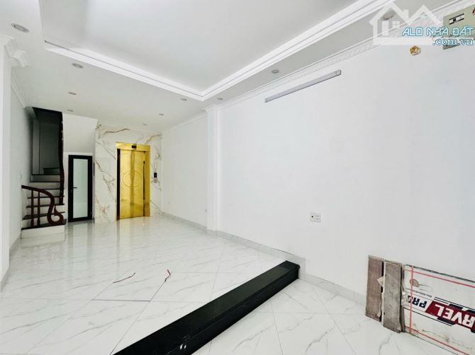 Bán nhà phố Trương Định - Căn góc - 33m 5 tầng - Thang máy - 7.8 tỷ - 2