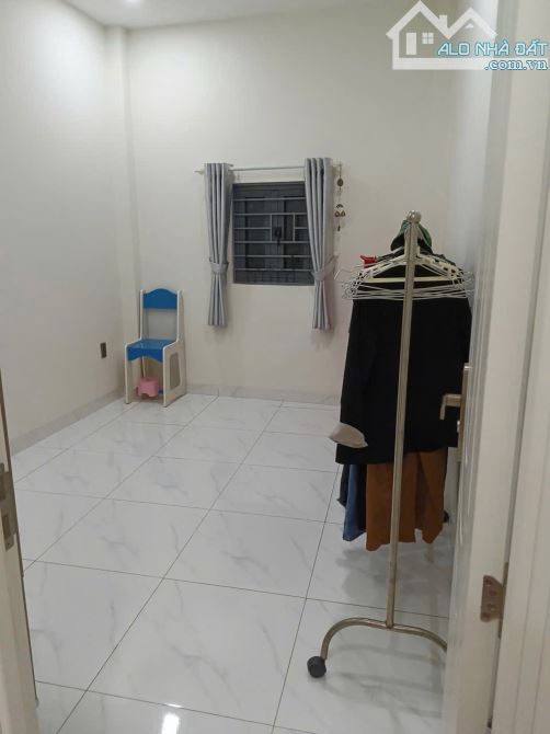 Quận 7 - Phú Thuận – 4 Tỷ 850 - Nhà Đẹp 2 Tầng - 47m² - Hẻm Thẳng - Gần Mặt Tiền - 10