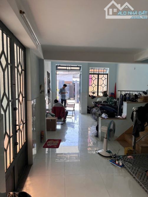 MẶT TIỀN NHÀ 2 TẦNG ĐÚC ấp TAM ĐÔNG TTT HÓC MÔN GIÁ RẺ 4.99 TỶ - 2