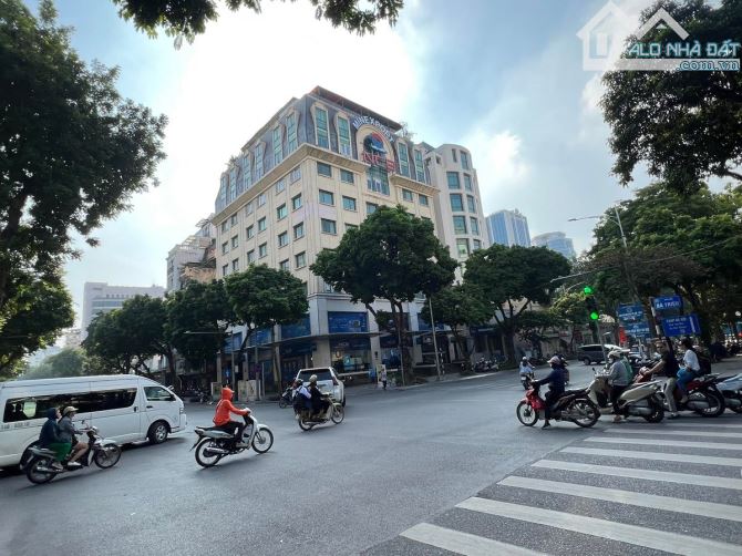 SIÊU HIẾM VỊ TRÍ ĐẮC ĐỊA TẠI HÀ NỘI CÓ Q. HOÀN KIẾM - DT681m2 x11T, MT50M. GIÁ 820 tỷ. - 2