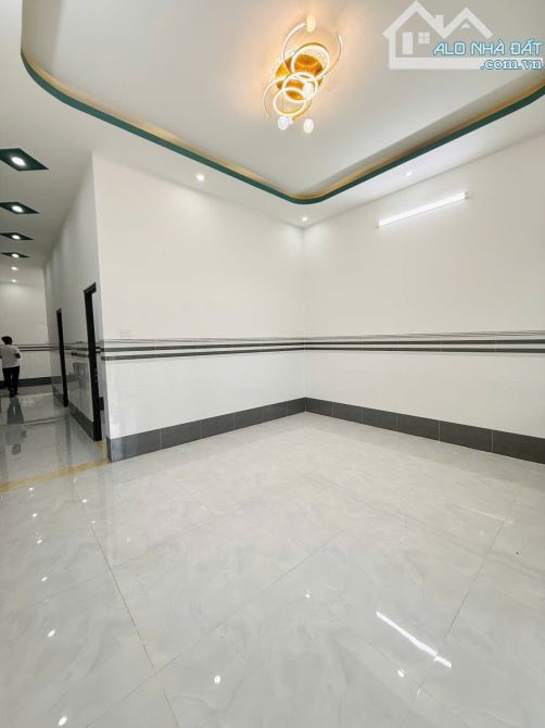 Cắt Lỗ Căn nhà mới tinh ngay BV Xuyên Á - Củ Chi, Sổ hồng riêng, 105m2, Giá 895 Triệu - 2