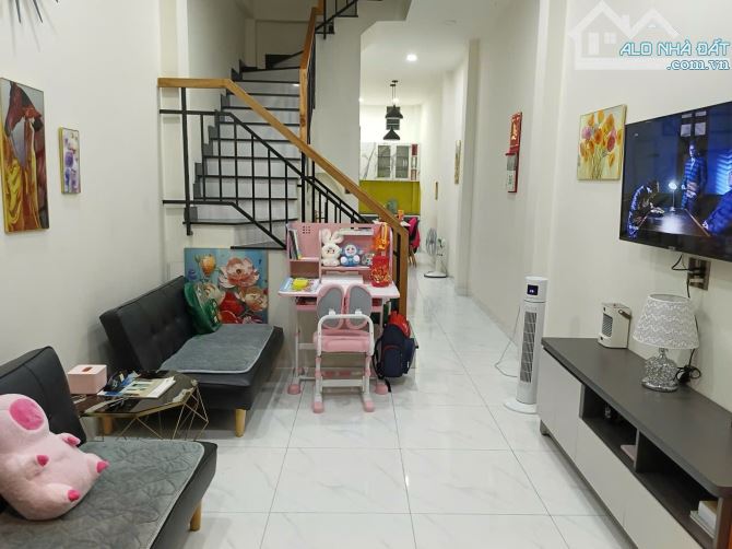 Quận 7 - Phú Thuận – 4 Tỷ 850 - Nhà Đẹp 2 Tầng - 47m² - Hẻm Thẳng - Gần Mặt Tiền - 3