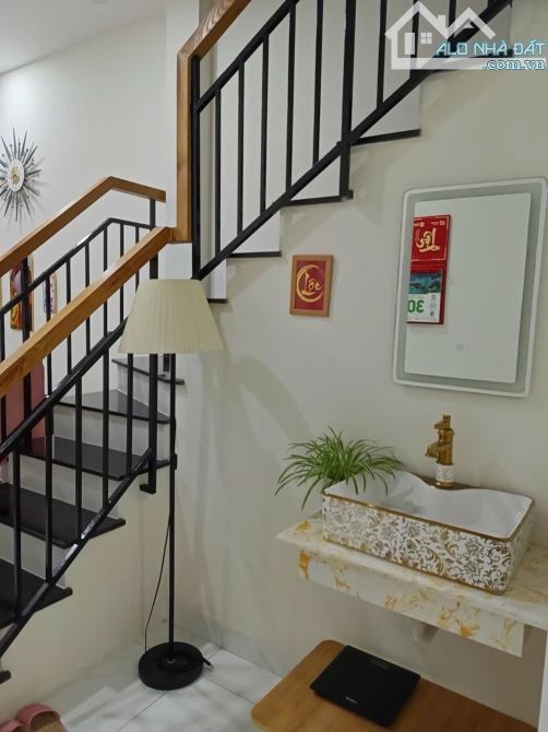 Quận 7 - Phú Thuận – 4 Tỷ 850 - Nhà Đẹp 2 Tầng - 47m² - Hẻm Thẳng - Gần Mặt Tiền - 4