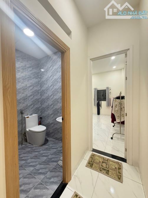 Quận 7 - Phú Thuận – 4 Tỷ 850 - Nhà Đẹp 2 Tầng - 47m² - Hẻm Thẳng - Gần Mặt Tiền - 7