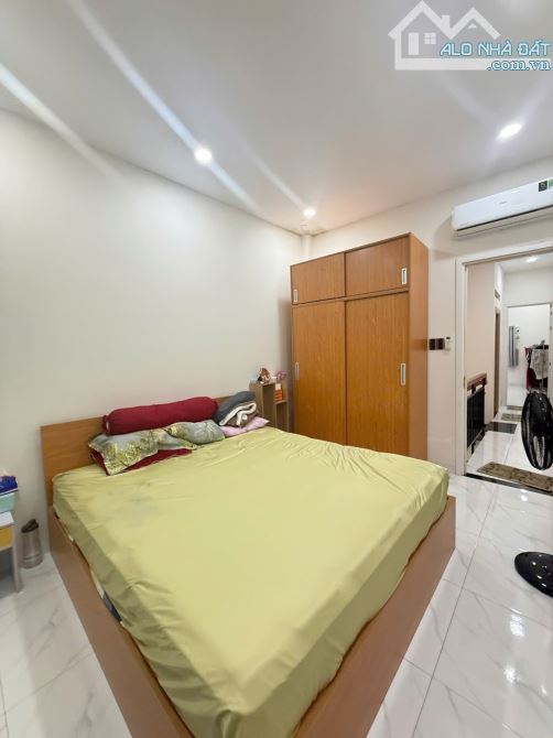 Quận 7 - Phú Thuận – 4 Tỷ 850 - Nhà Đẹp 2 Tầng - 47m² - Hẻm Thẳng - Gần Mặt Tiền - 9