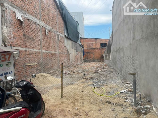 Cần bán lô đất mặt tiền Lê Trung Đình, Dt. 5,6x30m Hướng nam, Phường Cẩm Thành, Quảng Ngãi