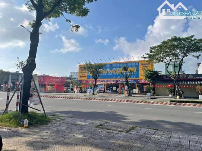 Bán đất đường Võ Chí Công  ngang 15m) – Ngay Cầu Nguyễn Tri Phương.Dt 278M2 – Giá 27, 5 Ty