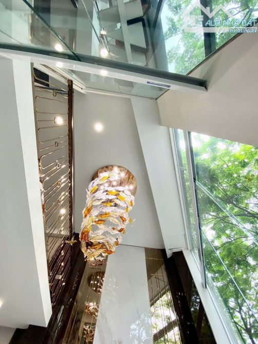 Vip mặt phố showroom văn phòng đẳng cấp Phạm Văn Đồng chưa tới 20 tỷ - 2