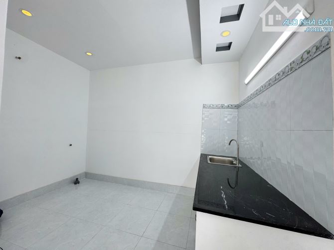 Nhà 2 tầng, 1,75 tỷ, Hẻm xe hơi, Cách đường chính Lê Văn Lương 30m - 2