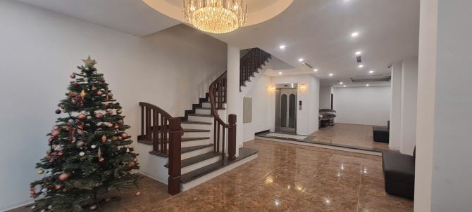 Tòa nhà phố Trần Hưng Đạo – diện tích 110m², xây 7 tầng bề thế