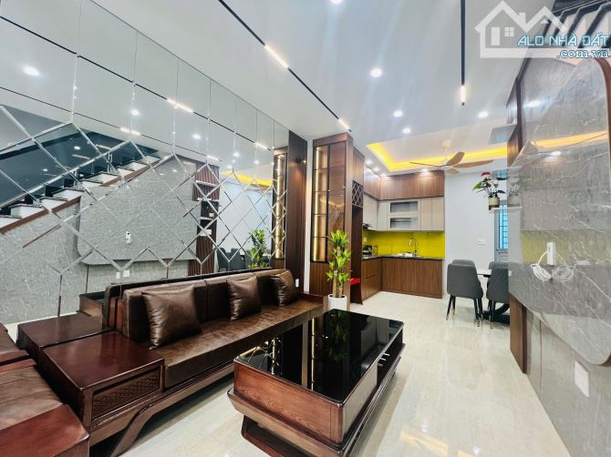 Bán nhà 3 ptầng cực đẹp Sở Dầu ngõ ô tô hơn 3 xxx tỷ - 1