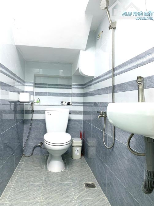 CHO THUÊ NNC - CMT8 - 48M2 + 3 TẦNG BTCT +3PN2WC - CHỈ 15TR/ THÁNG - 3