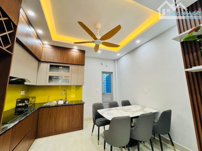 Bán nhà 3 ptầng cực đẹp Sở Dầu ngõ ô tô hơn 3 xxx tỷ - 3