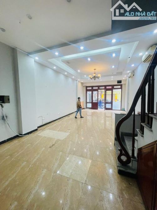 Nhà ngõ 60 phố Vũ Phạm Hàm - Diện tích 120m x 5 tầng, mặt tiền 5m - 35 triệu/tháng - 4