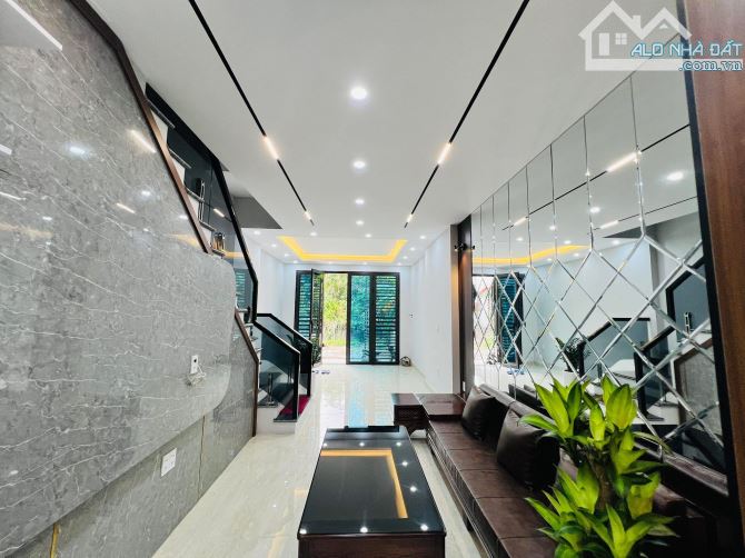 Bán nhà 3 ptầng cực đẹp Sở Dầu ngõ ô tô hơn 3 xxx tỷ - 4