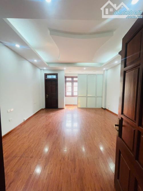 Nhà ngõ 60 phố Vũ Phạm Hàm - Diện tích 120m x 5 tầng, mặt tiền 5m - 35 triệu/tháng - 8