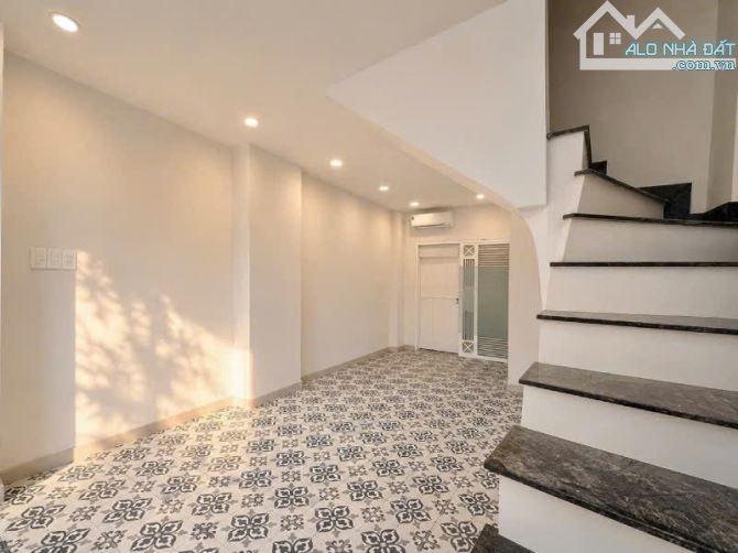 MẶT TIỀN HUỲNH VĂN BÁNH – PHÚ NHUẬN- 8 PHÒNG – NHÀ MỚI – CHỈ 11.4 TỶ - 4