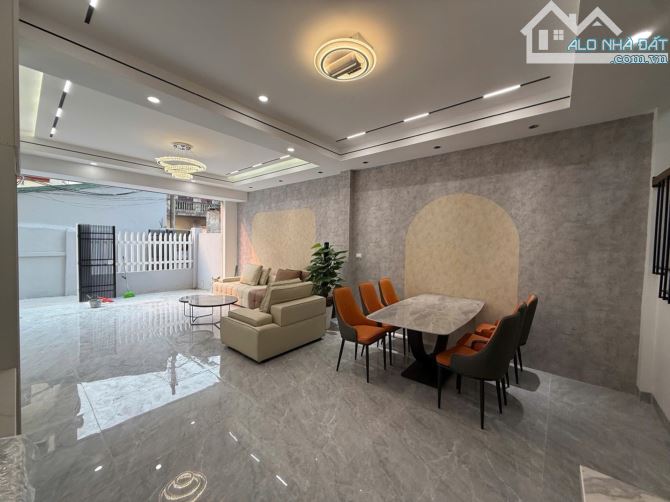 BÁN NHÀ NGỌC THỤY LONG BIÊN - HIẾ.M DT 66M x 5 TẦNG , THANG MÁY , FULL NỘI THẤT , VÀO Ở NG - 3
