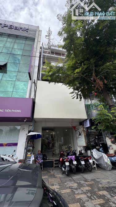 Cho thuê MB đường Nguyễn Cư Trinh, NCT, Q1. DT: 4,7x16m. 65tr/tháng. Phù hợp VP, Showroom