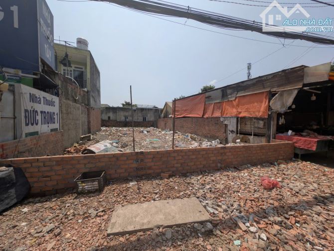 Bán lô đất mặt tiền đường Nguyễn Xiển phường Long Bình 267m2 giá 15 tỷ.
