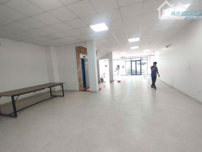 Cho thuê nhà KĐT Geleximco Lê Trọng, Dương Nội. DT 200m, 4 tầng, thông sàn có thang máy. G - 2