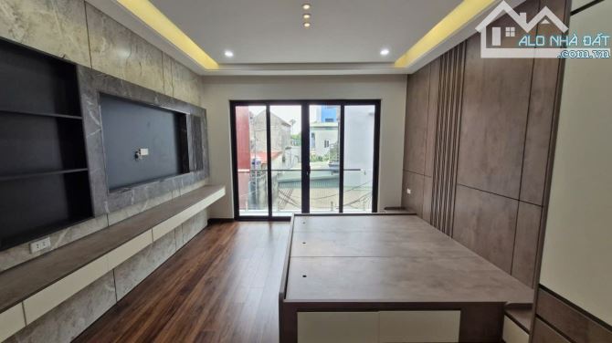 Bán nhà 5 tầng mới Kim Âu, Đặng Xá, 40m2, ngõ 2.5m ô tô gần 5.75 tỷ - 2