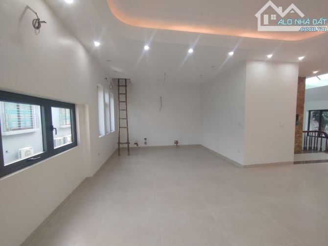 Cho thuê nhà KĐT Geleximco Lê Trọng, Dương Nội. DT 200m, 4 tầng, thông sàn có thang máy. G - 6