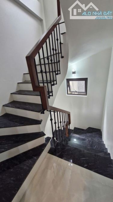 Bán nhà 5 tầng mới Kim Âu, Đặng Xá, 40m2, ngõ 2.5m ô tô gần 5.75 tỷ - 6