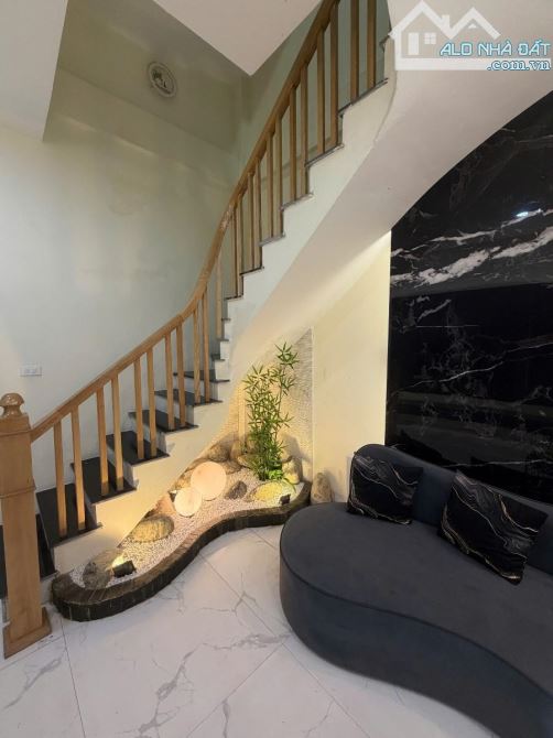 Nhà phân lô VIP, oto đỗ cửa. 5 tầng thiết kế hiện đại. Gần chợ, trường học, đi lại tiện