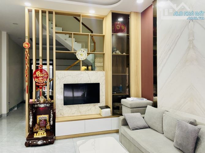 BÁN NHÀ TRƯỜNG THỌ - ĐI ĐÂU CŨNG TIỆN - 79M2 (4.5x17.5) - 4 TẦNG MỚI CỨNG - GIÁ 8.6 Tỷ