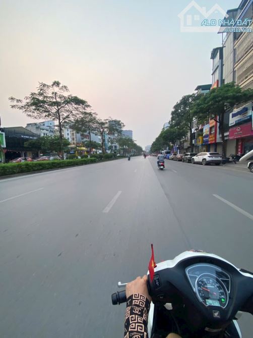 TÂY HỒ PHÂN LÔ CAO CẤP – 213 M2 – MT 12M - 5 TẦNG - SÂN VƯỜN - GARA - DÒNG TIỀN - 50xx - 1