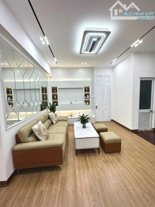 Chung cư Vũ Phạm Hàm- 5.3 tỷ- Nhà mới -2N1K Full đồ - 1