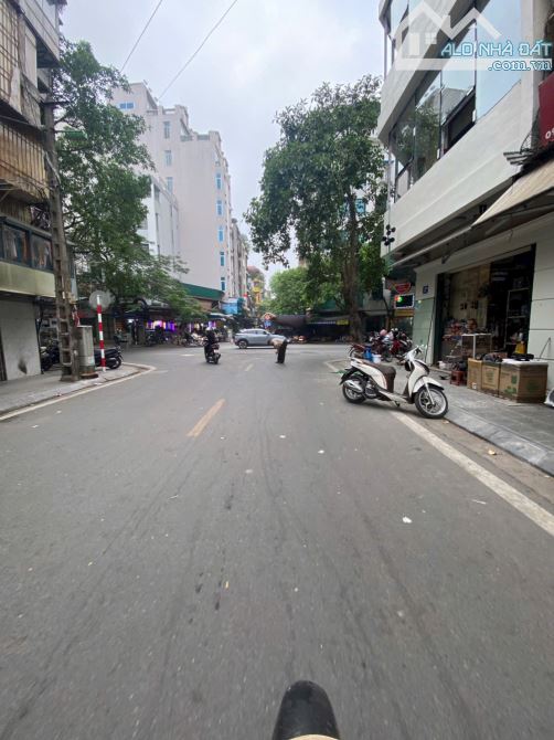 TÂY HỒ PHÂN LÔ CAO CẤP – 213 M2 – MT 12M - 5 TẦNG - SÂN VƯỜN - GARA - DÒNG TIỀN - 50xx - 2