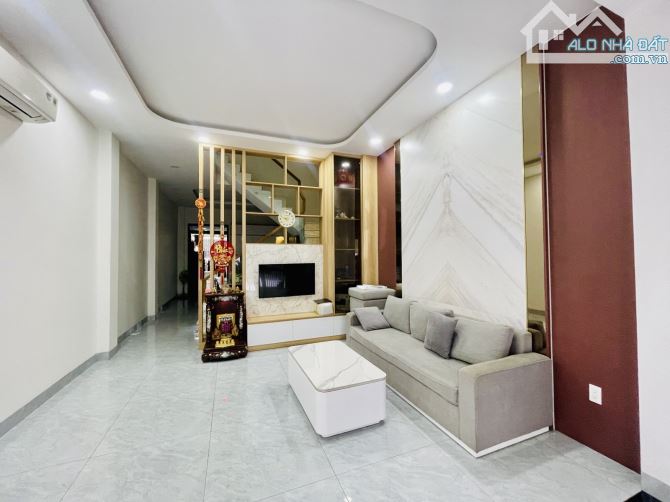 BÁN NHÀ TRƯỜNG THỌ - ĐI ĐÂU CŨNG TIỆN - 79M2 (4.5x17.5) - 4 TẦNG MỚI CỨNG - GIÁ 8.6 Tỷ - 2