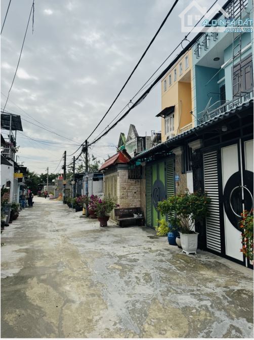 NHÀ VƯỜN GẦN CHỢ THỚI TỨ 115m2 - NGANG HƠN 8M -Ô TÔ NGỦ TRONG NHÀ- GIÁP QUẬN 12- HƠN 5 Tỷ