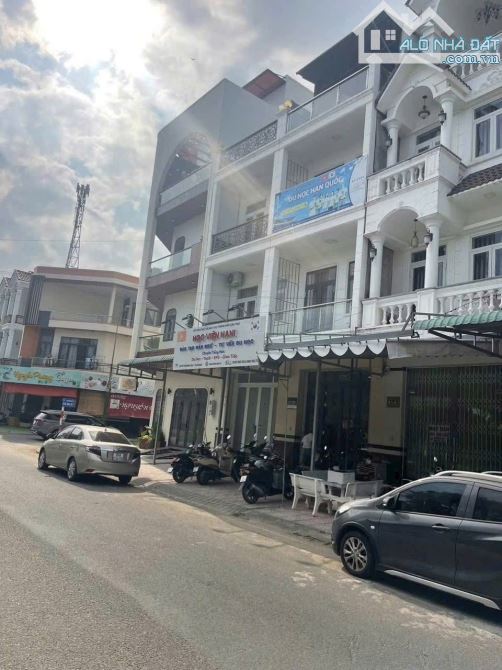 Nhà ba lầu 6 tỷ mặt tiền đường Trần Minh Sơn gần Đại học Y Dược, TP Cần Thơ