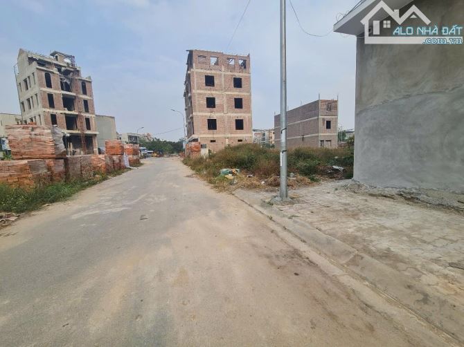 Bán lô có xưởng cho thuê tại Khả lễ mới gần ngay đường bình than dt 90m mt 5m giá 10.7 tỷ