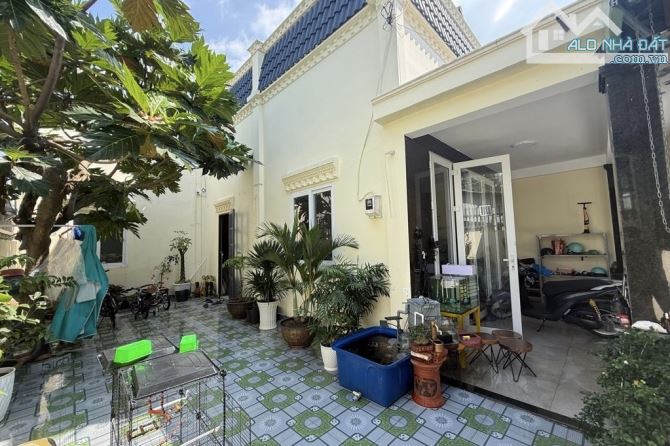 NHÀ VƯỜN GẦN CHỢ THỚI TỨ 115m2 - NGANG HƠN 8M -Ô TÔ NGỦ TRONG NHÀ- GIÁP QUẬN 12- HƠN 5 Tỷ - 1