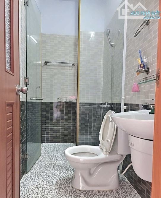 NHÀ HẺM XE TẢI 4 LẦU BTCT - QUỐC HƯƠNG, THẢO ĐIỀN QUẬN 2. GIÁ 6.22TỶ/87M2 - SỔ HỒNG RIÊNG. - 4