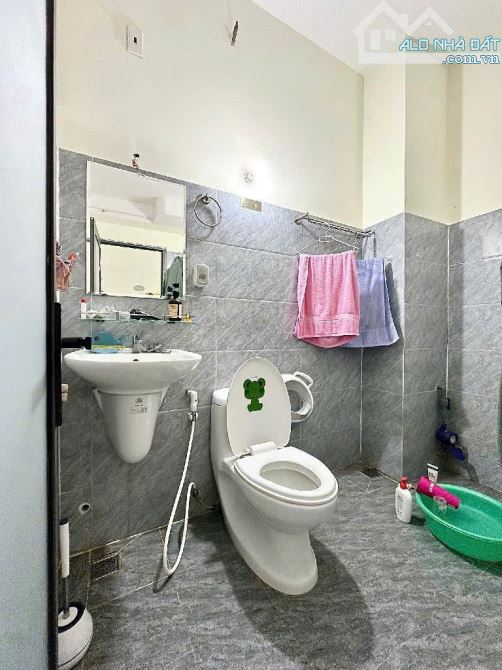 GIÁ TỐT - CẦN TIỀN BÁN NHANH CĂN MẶT TIỀN NGUYỄN TRƯỜNG TỘ 4 TẦNG, 5PN - 5