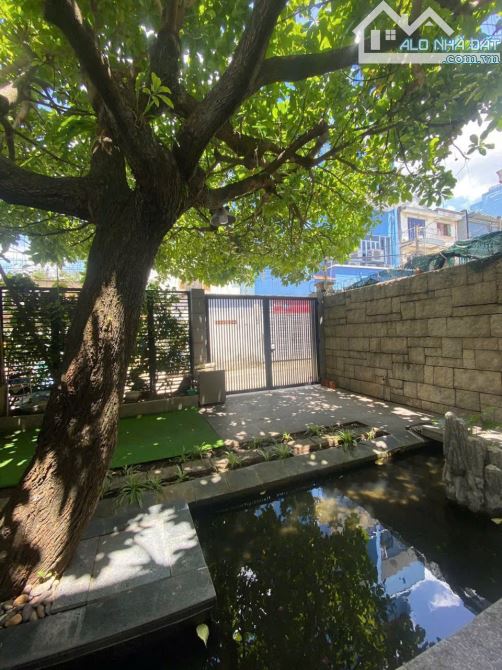 Nhà MT rộng siêu hiếm 11m ngay Vincom Lê Văn Việt