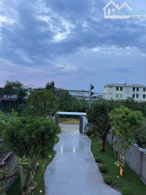 🔴🔴Căn Biệt Thự LUXURY Rộng 570m2 Toạ Lạc Tại Trung Tâm Xã Suối Hiệp (CẠNH TRỤ SỞ CÔNG AN