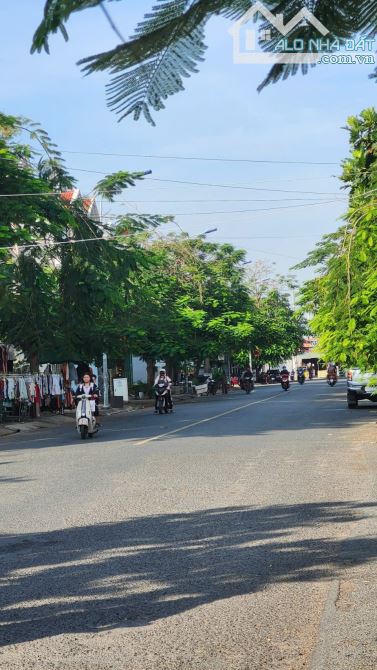 BIỆT THỰ ĐẸP 250M² ĐƯỜNG 8 AN PHÚ TÂY, BÌNH CHÁNH, NHỰA 20M, HƯỚNG ĐÔNG, GIÁ CHỈ 40TR/M²! - 1