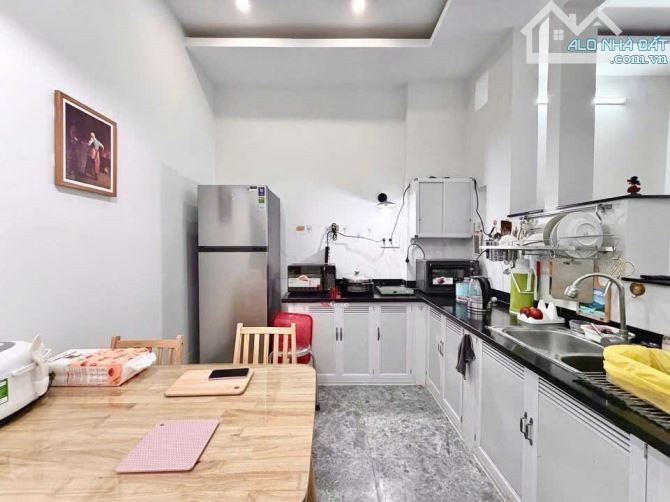 Cho thuê nhà Hẻm Hoàng Diệu - Phước Long - Nam Nha Trang  ➖ DT: 120m2. Gồm 2 PN, 2 WC - 2